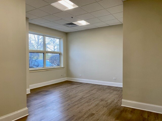 More Photos Of 545 Willowbrook Centre Pky, Willowbrook Warehouse For Lease
