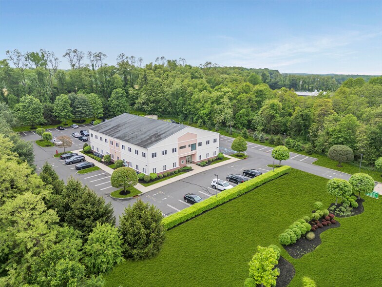 More Photos Of 500 Park Ave, Manalapan Township Medical For Lease
