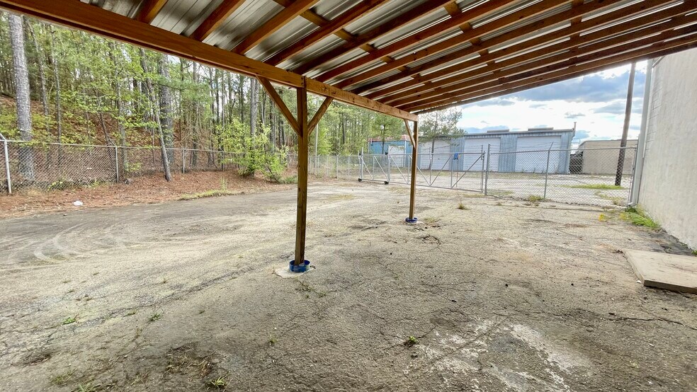 More Photos Of 2202 Fayetteville Rd, Rockingham Office For Lease