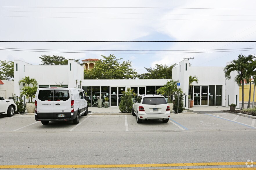 More Photos Of 137 10th St N, Naples Freestanding For Lease