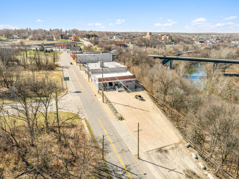 More Photos Of 134 E Woodland Ave, Youngstown Distribution For Sale