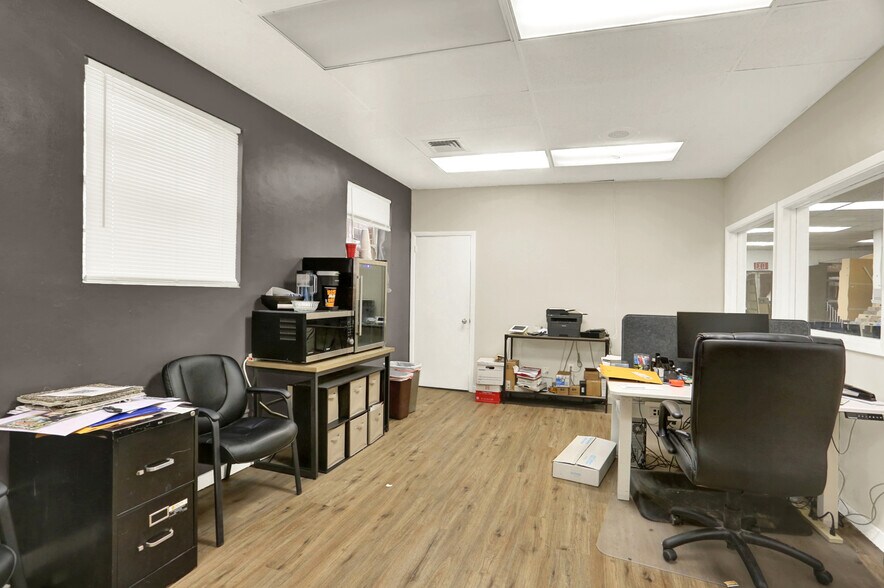 More Photos Of 1915 Lenox St, Harrisburg Freestanding For Sale