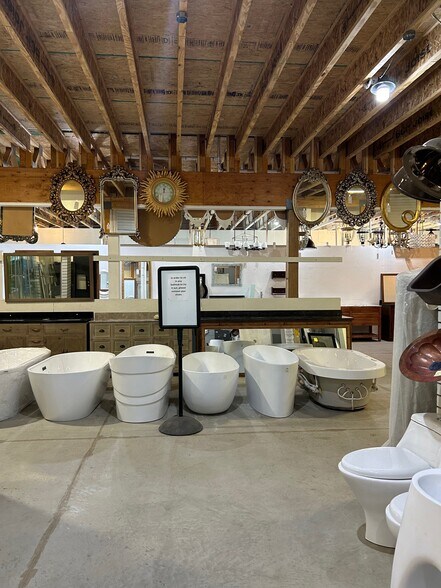 More Photos Of 3879 Fort Worth Hwy, Weatherford Showroom For Sale
