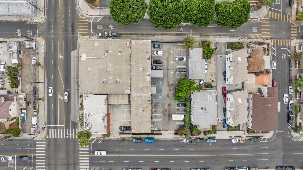 More Photos Of 1604 Venice Blvd, Los Angeles Showroom For Lease