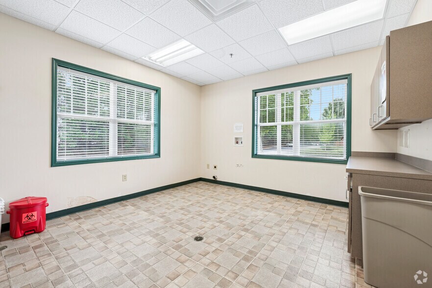 More Photos Of 1553 Janmar Rd, Snellville Medical For Lease