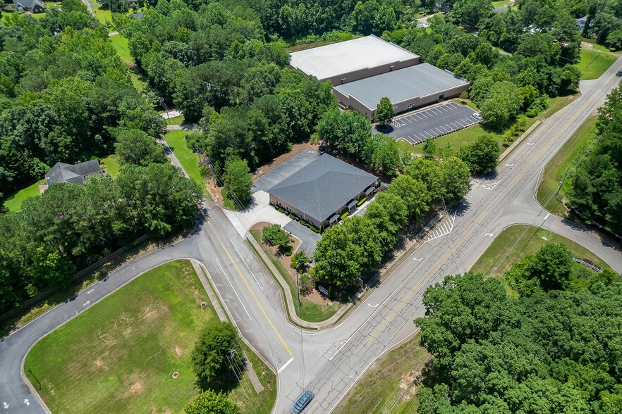 More Photos Of 6105 Atlanta Hwy, Flowery Branch Office For Lease