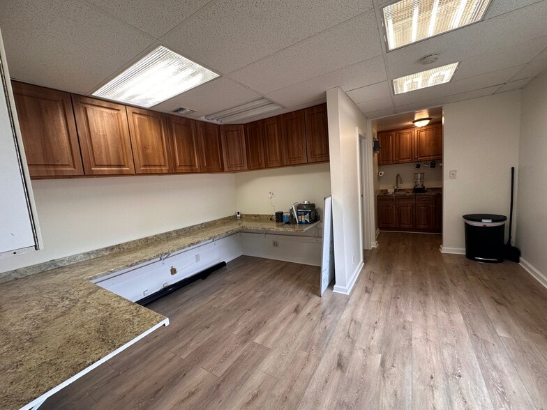More Photos Of 12750 Ventura Blvd, Studio City Loft Creative Space For Lease