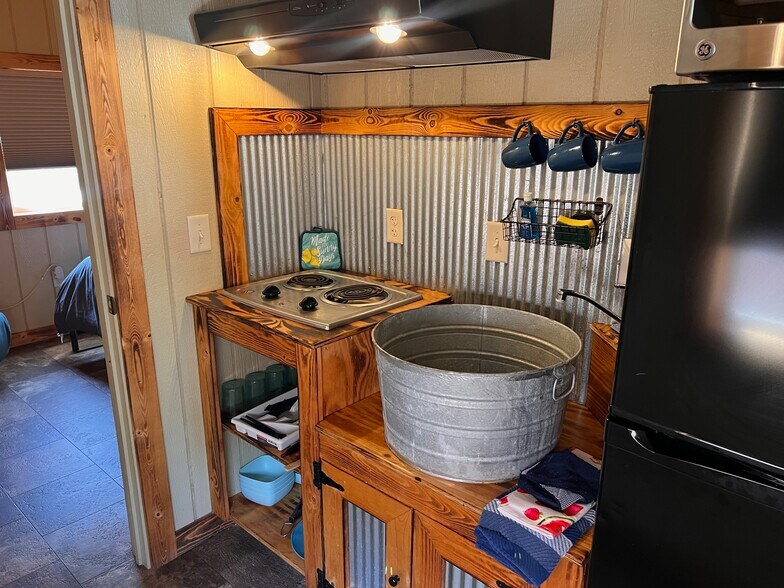 More Photos Of 1062 Susan Rd, Lake Ozark Hotel For Sale