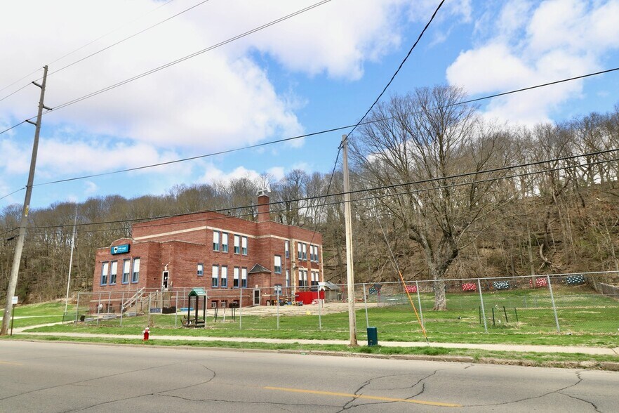 More Photos Of 715 W Locust St, Dubuque Office Residential For Sale