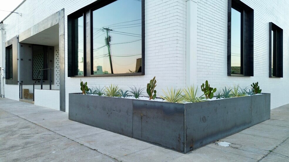 More Photos Of 100 Howell St, Dallas Office For Lease