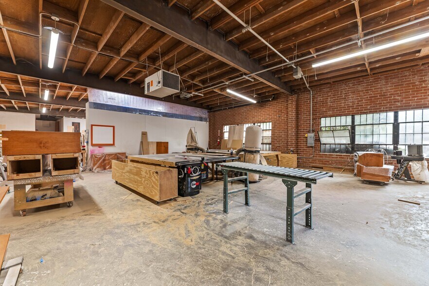 More Photos Of 1458 E 58th Pl, Los Angeles Showroom For Lease