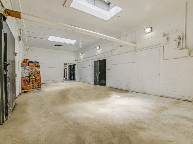 More Photos Of 1305 S Brazos St, San Antonio Refrigeration Cold Storage For Lease