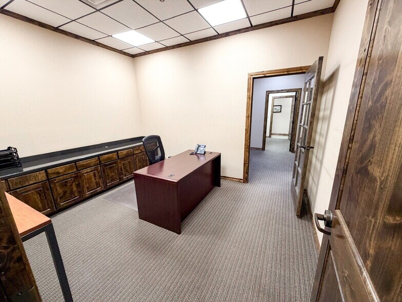 More Photos Of 1010 S FM 1788, Midland Service For Lease