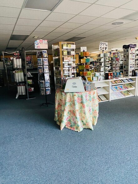 More Photos Of 721 Highway 5 N, Mountain Home Storefront For Sale