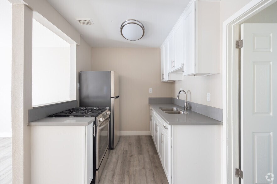 More Photos Of 1495 Peterson Ave, Long Beach Apartments For Sale