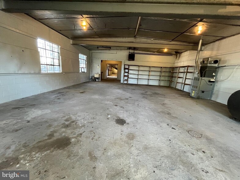 More Photos Of 407 S West Blvd, Landisville Warehouse For Lease