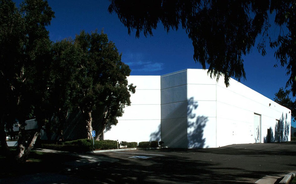 More Photos Of 2810 Bunsen Ave, Ventura Industrial For Sale