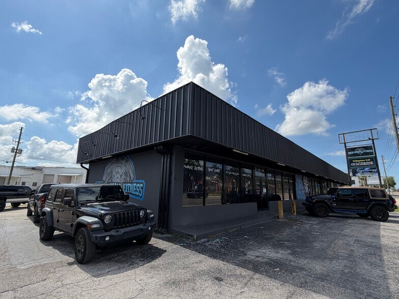 More Photos Of 5983 49th St N, Saint Petersburg Storefront Retail Office For Sale