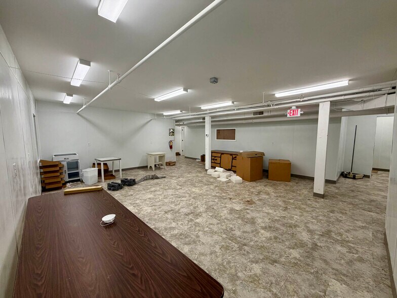 More Photos Of 4030 Gill Ave, Hampstead Research And Development For Sale