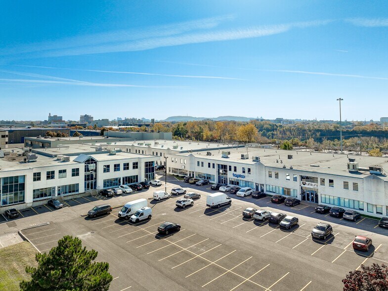 More Photos Of 8552-8678 Boul Pie-IX, Montréal Warehouse For Lease