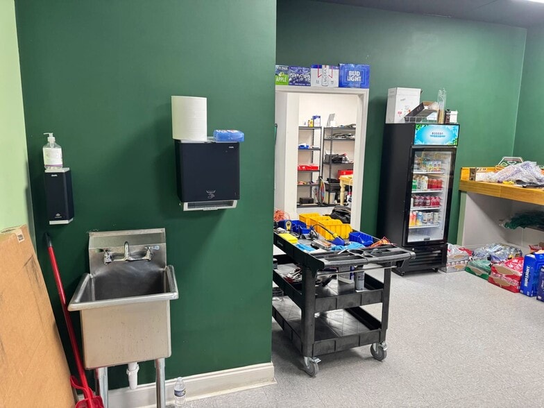 More Photos Of 2140 Lawndale Dr, Greensboro Storefront For Lease