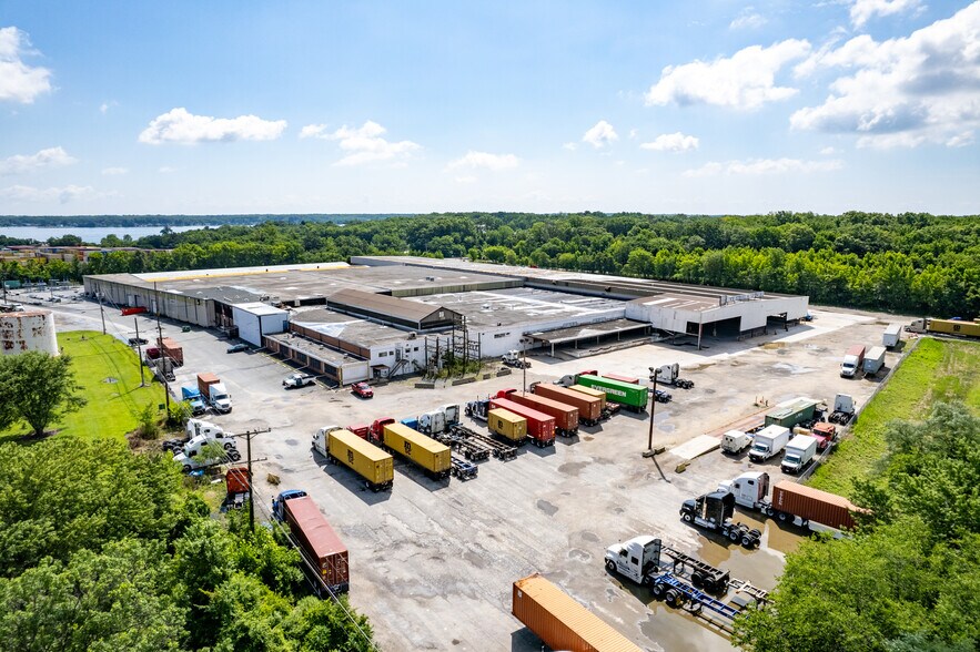 More Photos Of 8203 Fischer Rd, Dundalk Warehouse For Lease