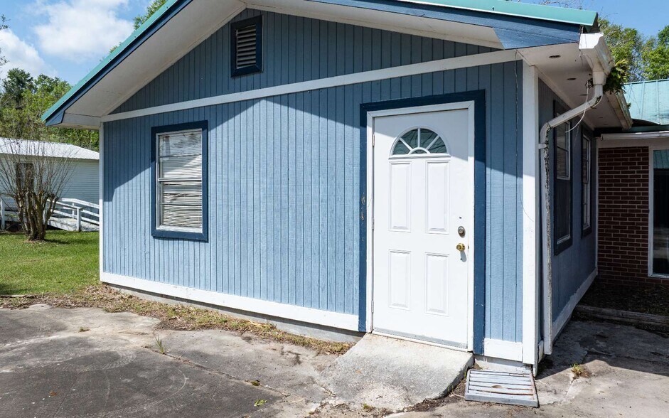 More Photos Of 7601 133rd Rd, Live Oak Assisted Living For Sale