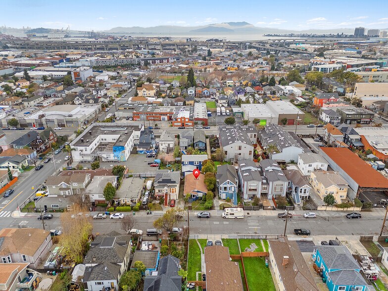 More Photos Of 3031 Chestnut St, Oakland Multifamily For Sale