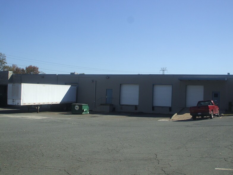 More Photos Of 724 Montana Dr, Charlotte Warehouse For Lease