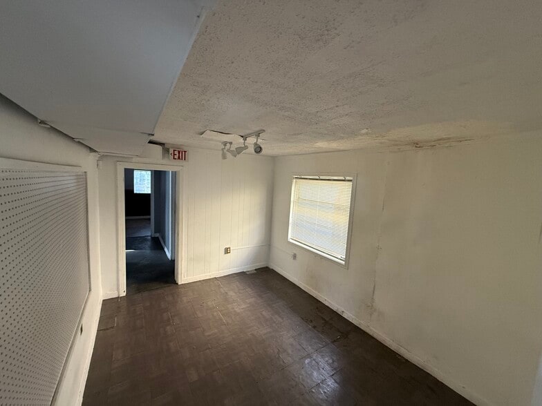 More Photos Of 1410 E Silver Springs Blvd, Ocala Office For Lease