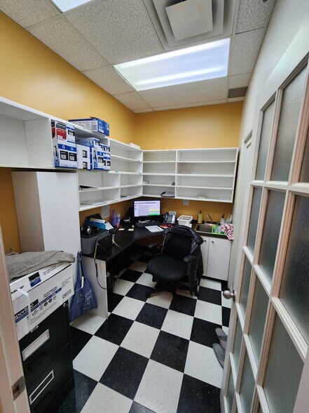 More Photos Of 135 Av 25e, St-Eustache Storefront For Lease