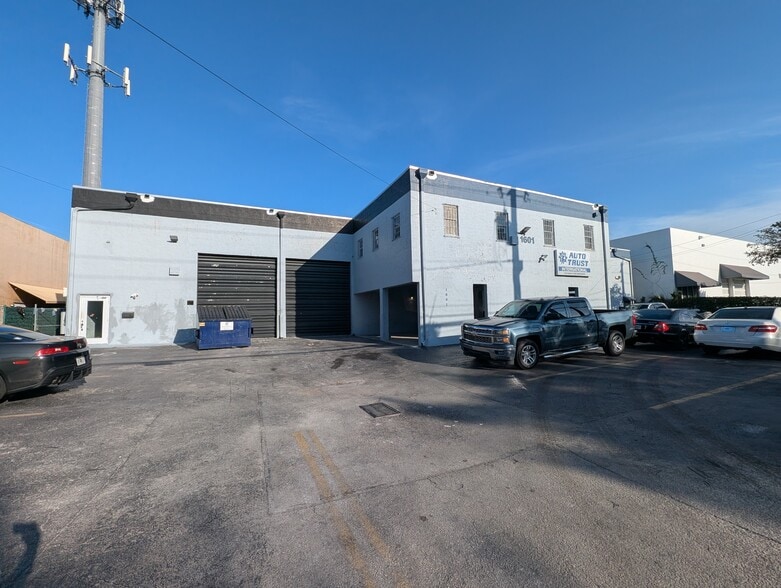 Primary Photo Of 1601 NW 97th Ave, Doral Warehouse For Lease