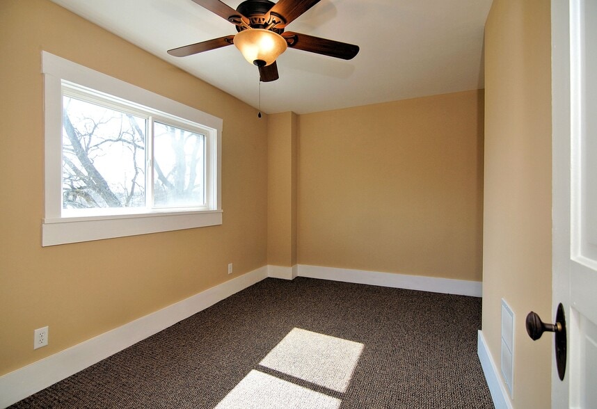 More Photos Of 1220 Belleview Dr, Lawrenceburg Office For Lease