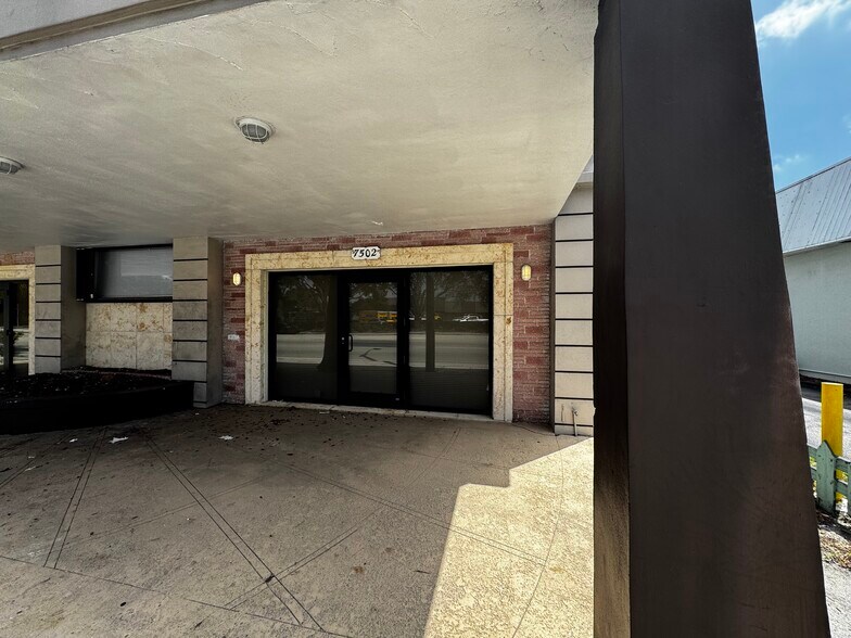 More Photos Of 7502 S Dixie Hwy, West Palm Beach Flex For Sale