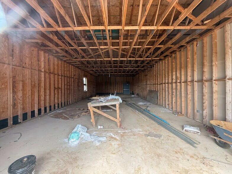 More Photos Of 415 Griffin St, Brandon Service Station For Lease