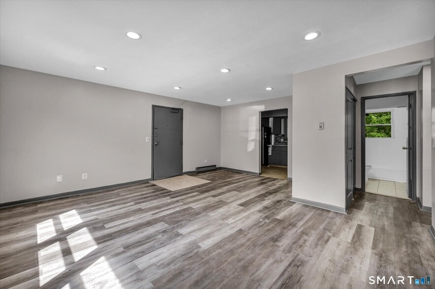 More Photos Of 40 Briarwood Ln, Branford Apartments For Sale