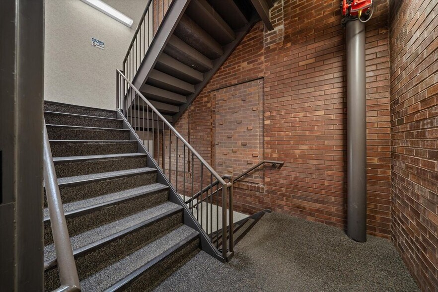 More Photos Of 115 Technology Dr, Pittsburgh Medical For Lease