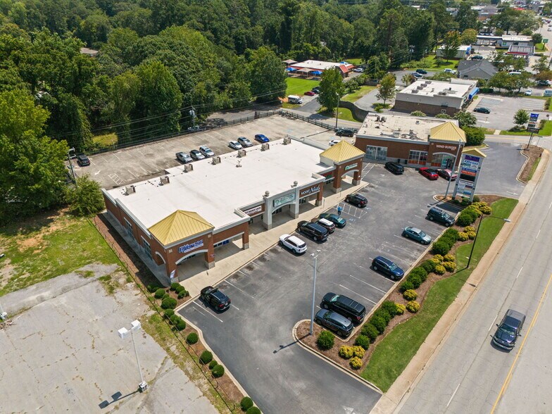 More Photos Of 3016 N Main St, Anderson Storefront Retail Office For Lease