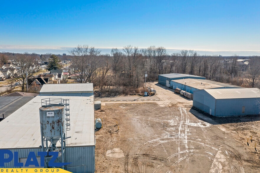 More Photos Of 1929 Larchmont Ave NE, Warren Warehouse For Sale
