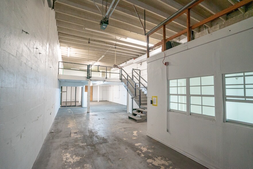 More Photos Of 363-367 NE 61st St, Miami Loft Creative Space For Lease