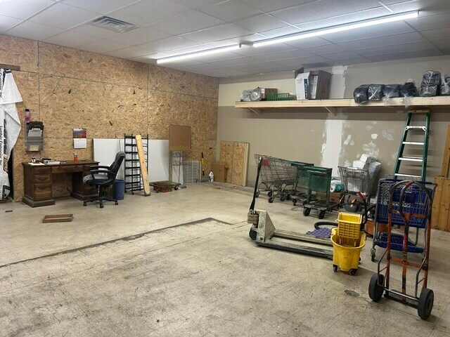 More Photos Of 120 S Monroe St, Golconda Supermarket For Sale