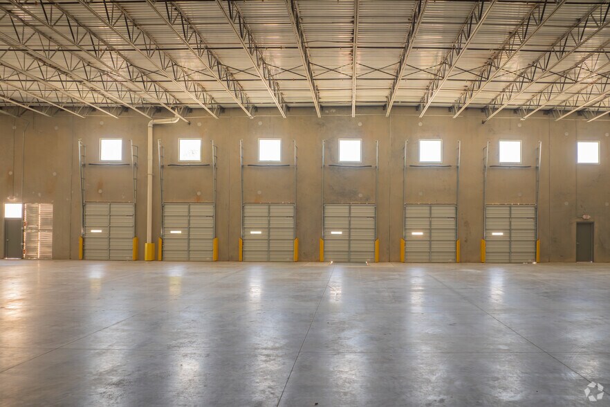 More Photos Of 2250 114th St, Grand Prairie Distribution For Sale