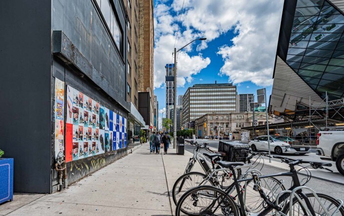 More Photos Of 192 Bloor St W, Toronto Storefront Retail Office For Lease