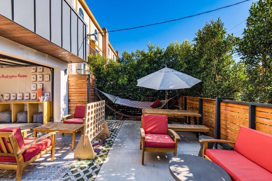 More Photos Of 2478 Penmar Ave, Venice Dormitory For Sale