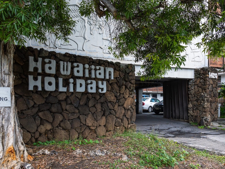 More Photos Of 1420 Wilder Ave, Honolulu Apartments For Sale