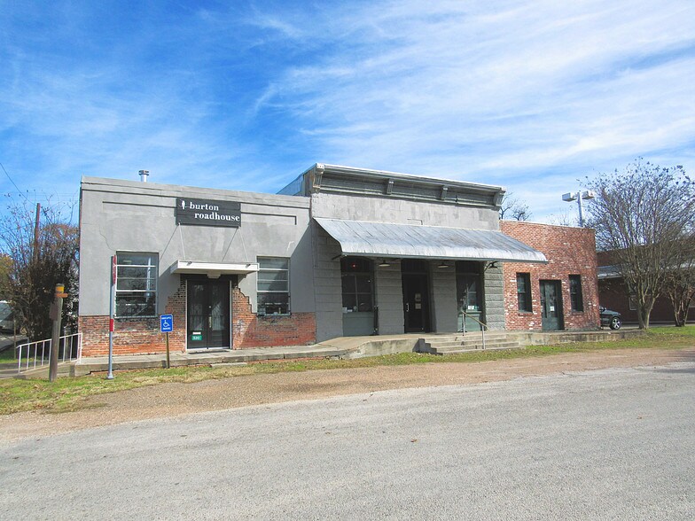 Primary Photo Of 514-520 N Railroad St, Burton Restaurant For Lease