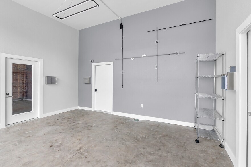 More Photos Of 815 E 3rd St, Tulsa Storefront Retail Office For Lease