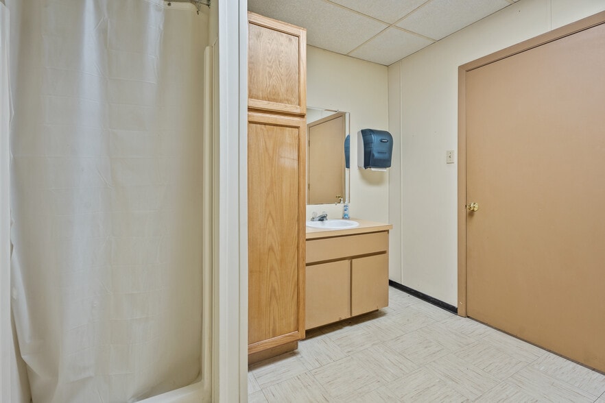 More Photos Of 915 Orange St, La Marque Office For Sale