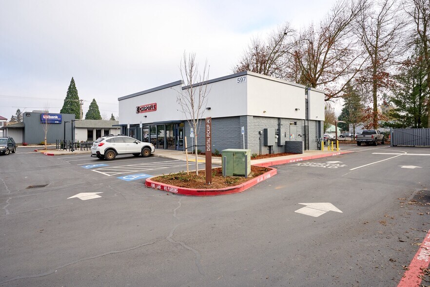 More Photos Of 597 SW 1st Ave, Canby Fast Food For Sale