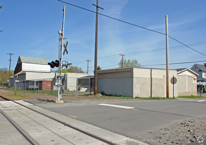 More Photos Of 2409 Amelia Ave, Scranton Warehouse For Sale